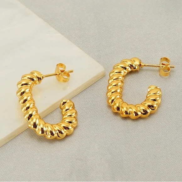 NEW💎18K Gold Plated Twisted Hoop Earrings* - Picture 2 of 3